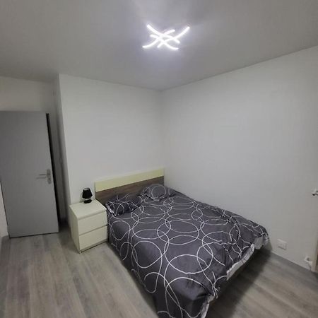 Allonnes  Chambre Neuve Dans Un Logement Partage A 10 Minute Du Circuit 24H מראה חיצוני תמונה