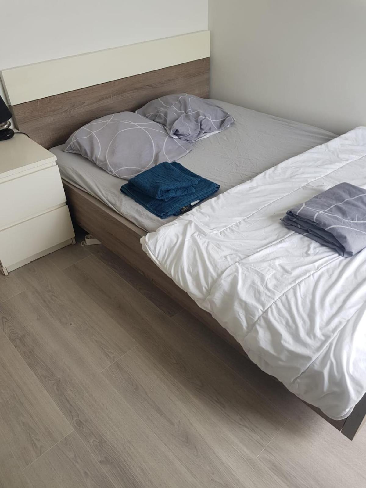 Allonnes  Chambre Neuve Dans Un Logement Partage A 10 Minute Du Circuit 24H מראה חיצוני תמונה
